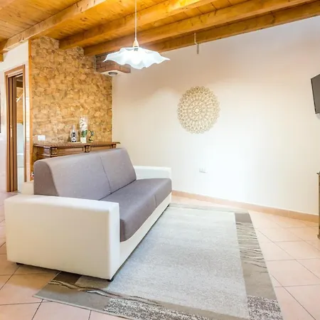 Guest house Casa Del Folletto 4*