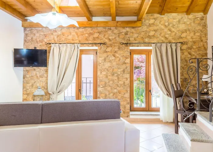 Casa Del Folletto بيت ضيافة ستريزا